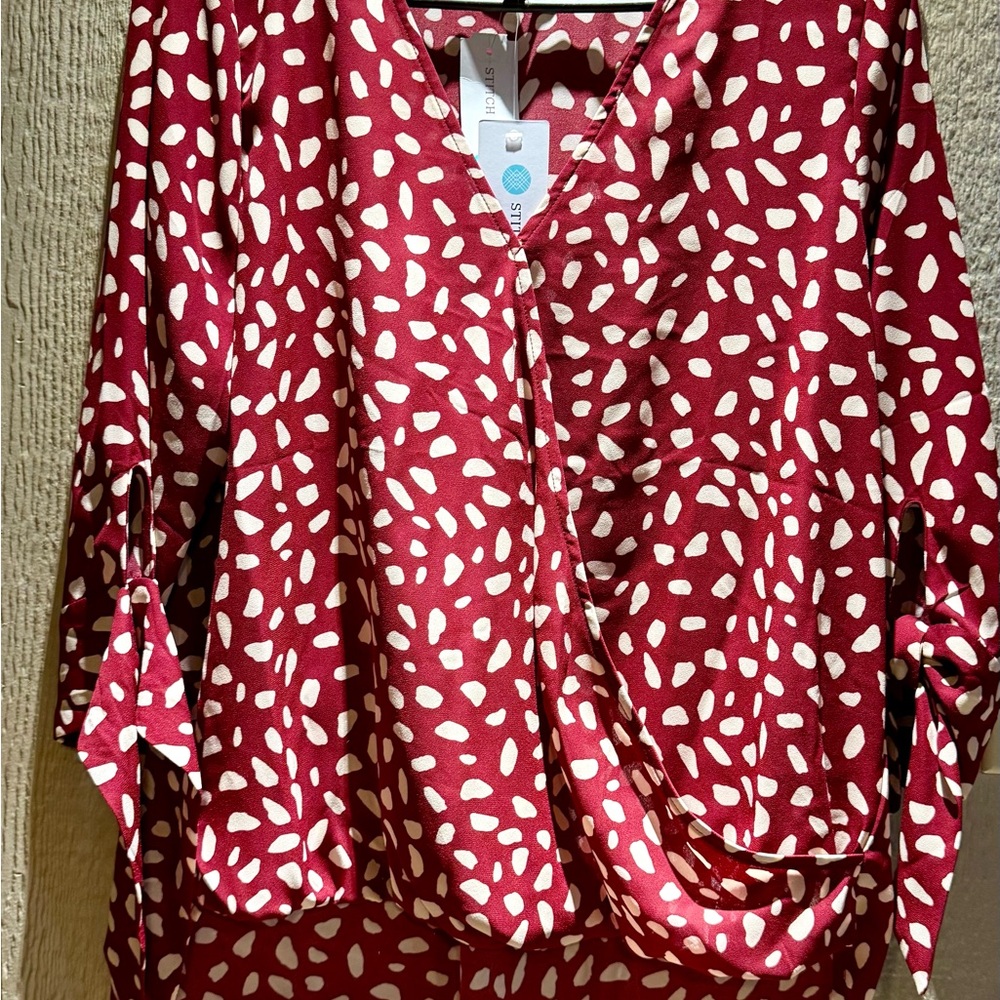 Beacon Stitch Fix Red Printed V-Neck Blouse Women’s M | NWT